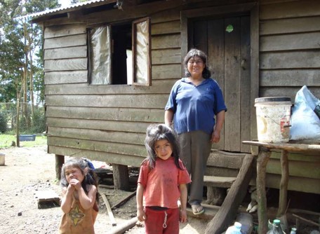 Profesionales médicos atendiendo a personas de OPSO